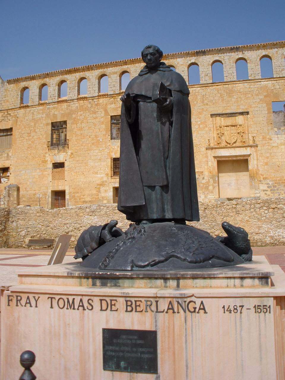 Tomas de Berlanga's statue